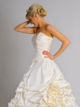 Brautkleider A-Linie Taft mit Perlen bestickt Modell Ria
