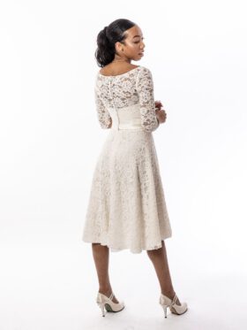Knielanges Spitze Standesamtkleid Modell Anastasia