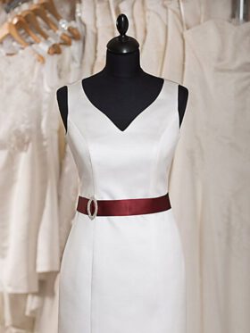 Standesamtkleid kurz Satin mit bordeaux Gürtel  Modell Helene